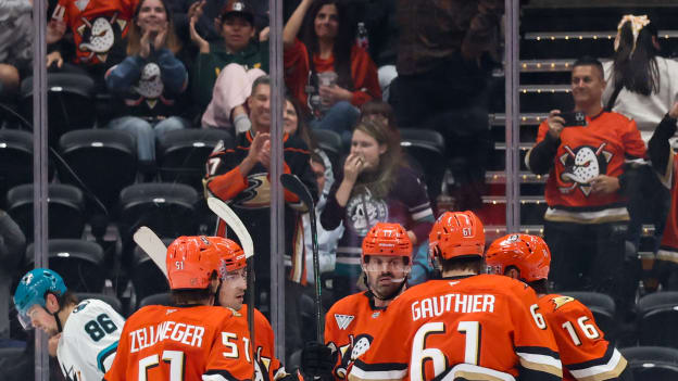 20250929_Sharks_Ducks_Robinson_0346