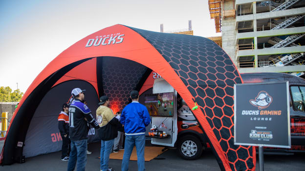 38138245_ducks_11_28_29_Ducks_Gaming_Lounge-2_jpg_Bella_Garcia_20251201_050258