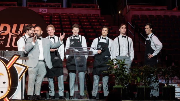 011126_ANAHEIM_DUCKS_341