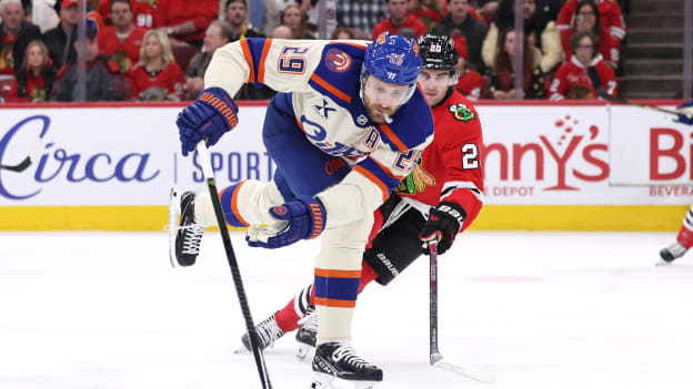 Edmonton Oilers v Chicago Blackhawks