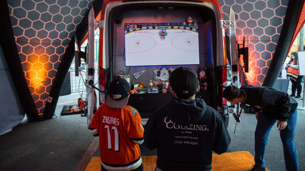 38138312_ducks_11_28_29_Ducks_Gaming_Lounge-9_jpg_Bella_Garcia_20251201_050428