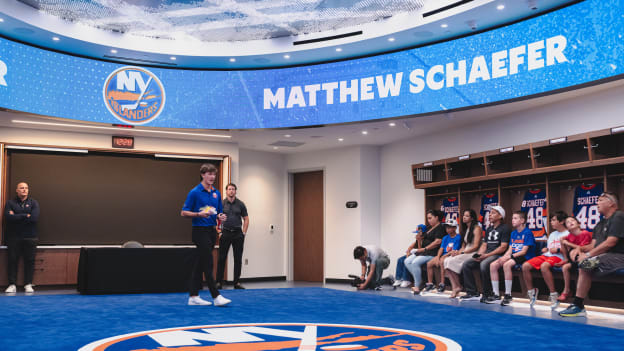 20250804_SCHAEFER_JERSEY_REVEAL_LOCKERROOM_BATCH1-47