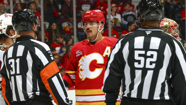 20251107_CGY_vs_CHI_FLA0164_GT