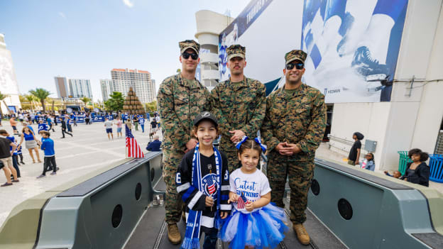 251116TBLvVAN_MilitaryAppreciation085cbl