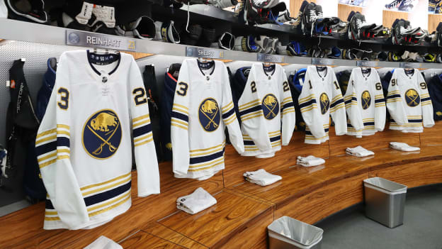 20191005-jerseys-lockerroom
