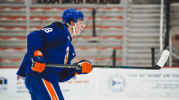 20250919_NYI_TRAININGCAMP_JOHNSTON-15