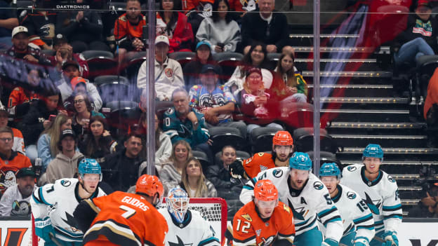 20250929_Sharks_Ducks_Robinson_0358