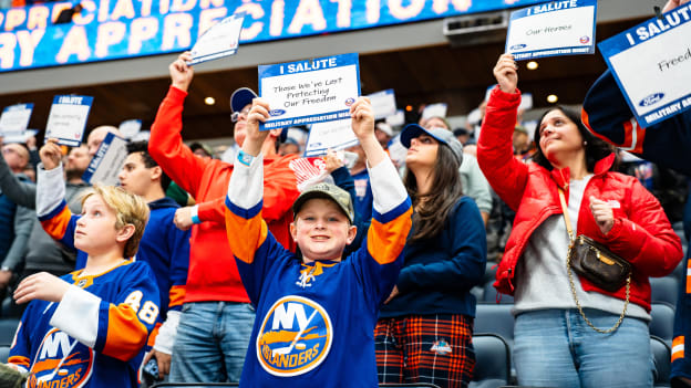 20251107_NYI_MIN_PLACCARD-2