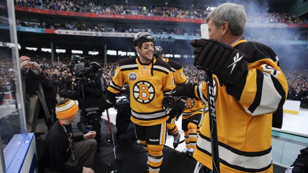 PlayersEnteringIce_WinterClassic_1-1-09_MarcoSturm-BobbyOrr_Credit Eric Levin-Elevin Studios