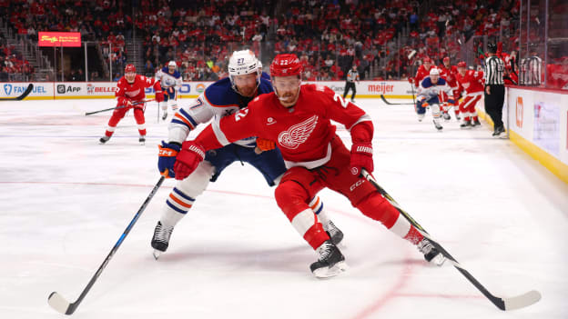 Edmonton Oilers v Detroit Red Wings