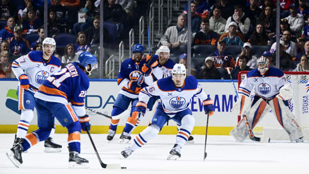 Edmonton Oilers v New York Islanders