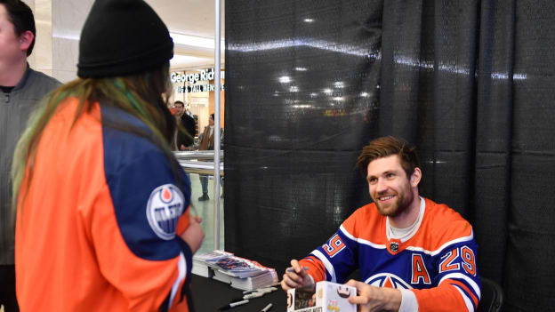 West Edmonton Mall Autograph Session