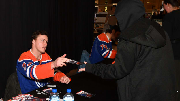 West Edmonton Mall Autograph Session