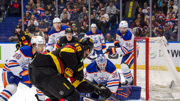 Edmonton Oilers v Vancouver Canucks