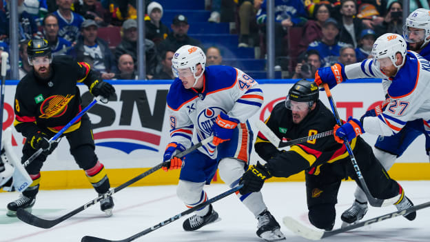 Edmonton Oilers v Vancouver Canucks