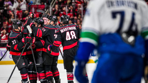 251114_VANvsCAR_Favorites_JL102082