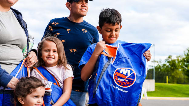 20250827_BackpackDistribution-09