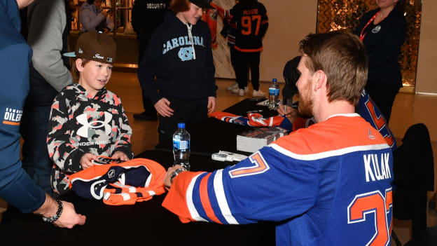 West Edmonton Mall Autograph Session