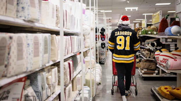 20251110_NG_Bruins_HolidayShopping_002