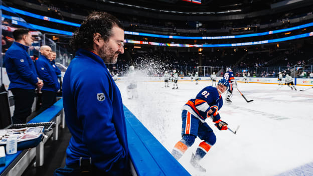 20260326_NYI_DAL_WARMUPS-16