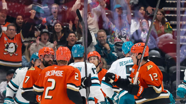 20250929_Sharks_Ducks_Robinson_0366