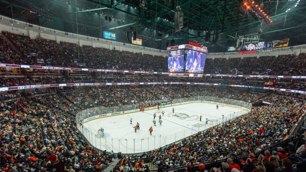 a53941a4-ac61-4015-97a8-2861fc33651202.03.26_Ducks_Fans-2