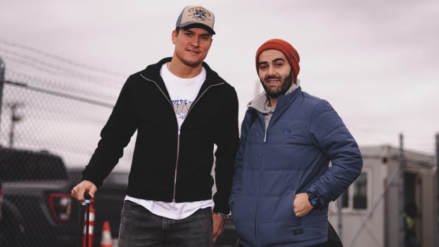 20251205_PLANEARRIVALS_DADSTRIP_16x9-14