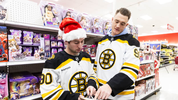 11-08-2024_DLE_Boston Bruins Holiday Toy Shopping20