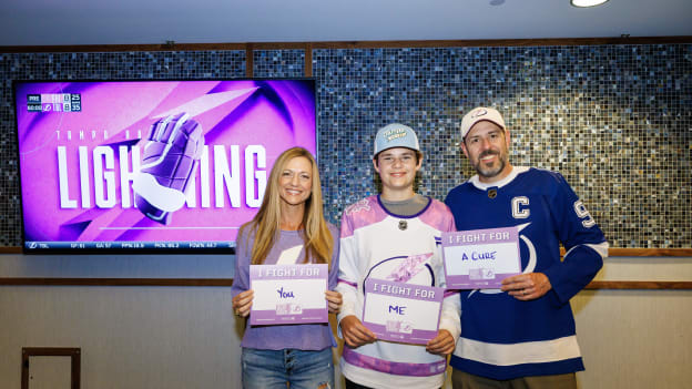 251123TBLvsPHI_HockeyFightsCancer159cbl
