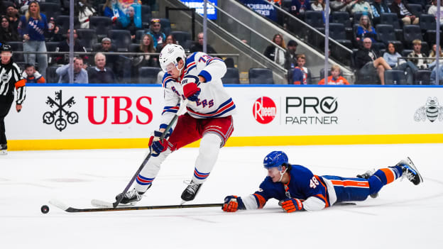 20250929_NYI_NYR_2P_action-18