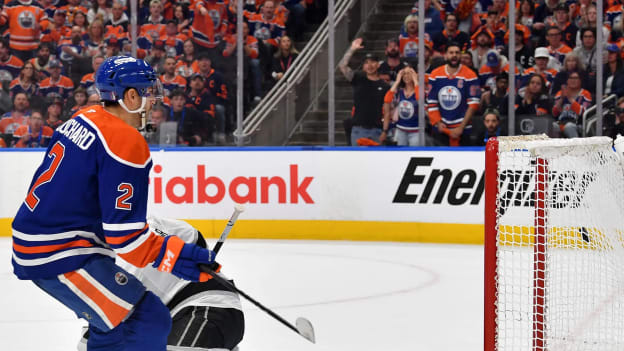 776312032_AD070_Kings_v_Oilers