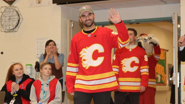 20251121_Floor Hockey_039_ DM