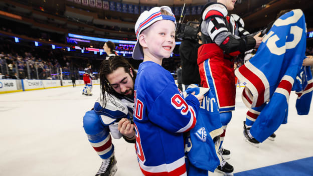 MF_NYR_040826_MF1_5211