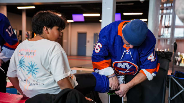 PHOTOS: Islanders Learn to Play