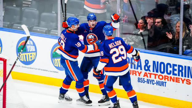 UBS Postgame Photos: Islanders 5, Blackhawks 4