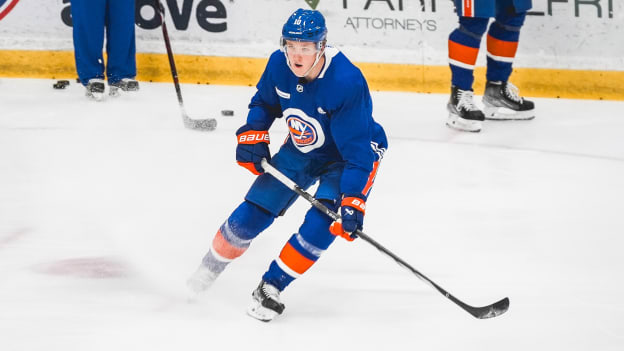 PHOTOS: Islanders Morning Skate Dec. 7