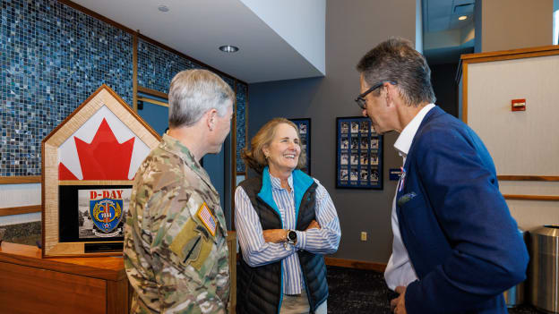 251116TBLvVAN_MilitaryAppreciation289cbl