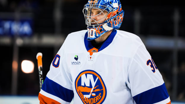 20251108_NYR_NYI_PRE_WARMUPS-1