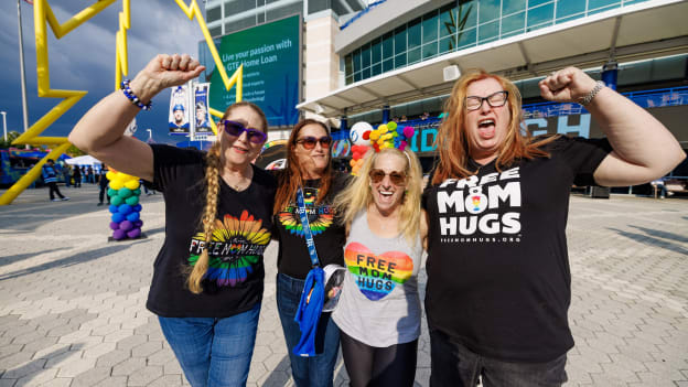 260326-Plaza-PRIDE-TBL-010