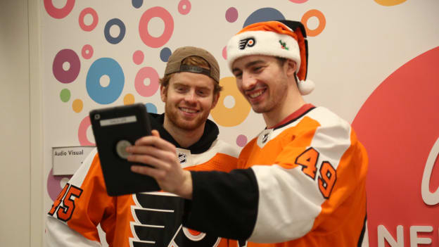 Noah Cates and Cam York playing virtual bingo with Nemours Childrens' Hospital patients