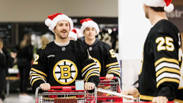 11-29-2023_DLE_Boston Bruins Toy Shopping80