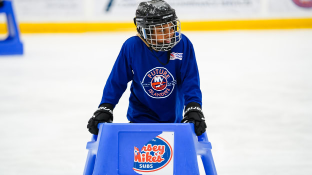 PHOTOS: Islanders Learn to Play