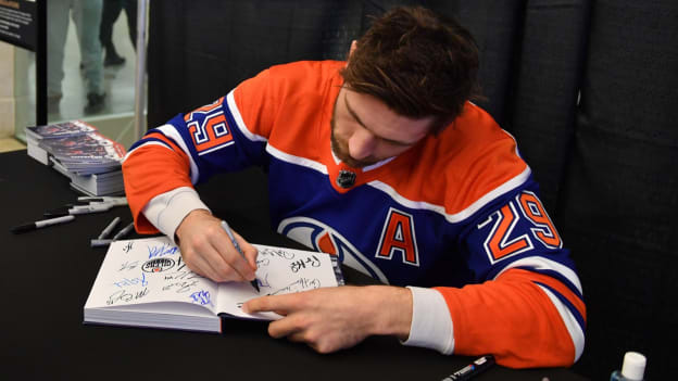 West Edmonton Mall Autograph Session