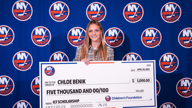 20250410_NYI_NYR_SCHOLARSHIPS-18
