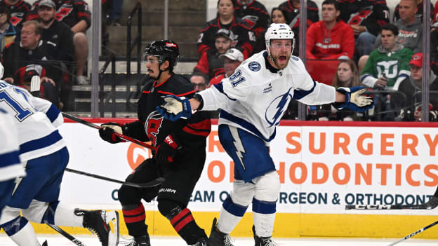 26387677_NHL:_OCT_11_Lightning_at_Hurricanes_Andrew_Taylor_(Greenfly)_20241012_012008