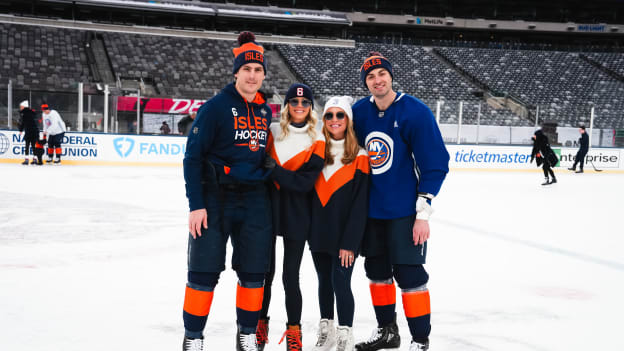 PHOTOS: Islanders Family Skate