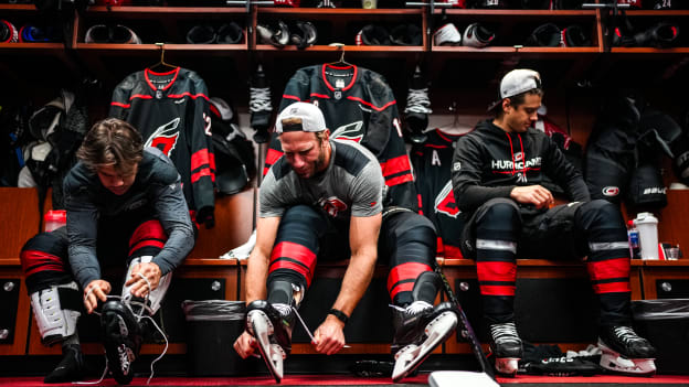 251106_MINvsCAR_Favorites_JL204165