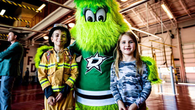 Frisco Fire Department unveils Stars-themed fire truck