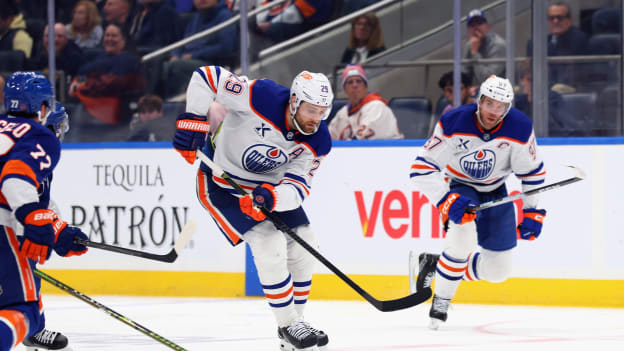 Edmonton Oilers v New York Islanders