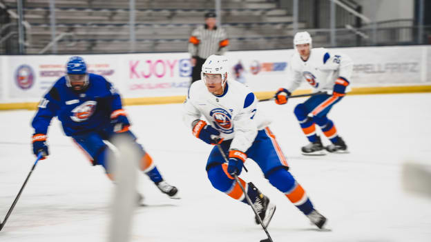 20250919_NYI_TRAININGCAMP_JOHNSTON-44